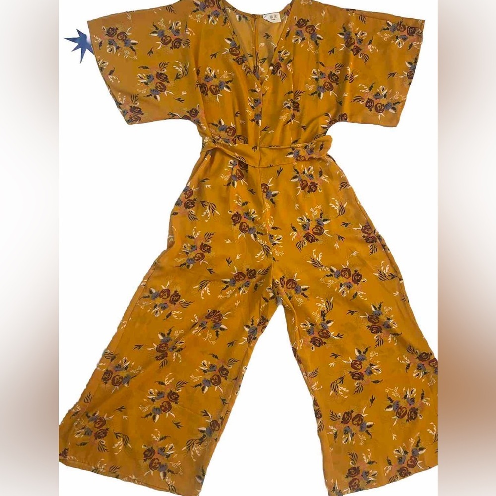 Women’s size medium,‎ gold floral, zip back/ button closure jumpsuit